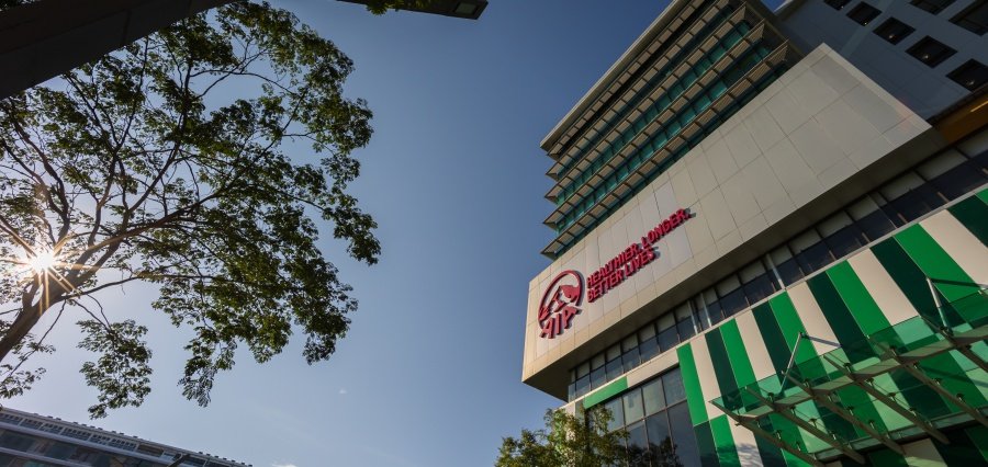 You are currently viewing AIA Singapore Expands Healthcare Access Through New Partnership Amid Rising Costs